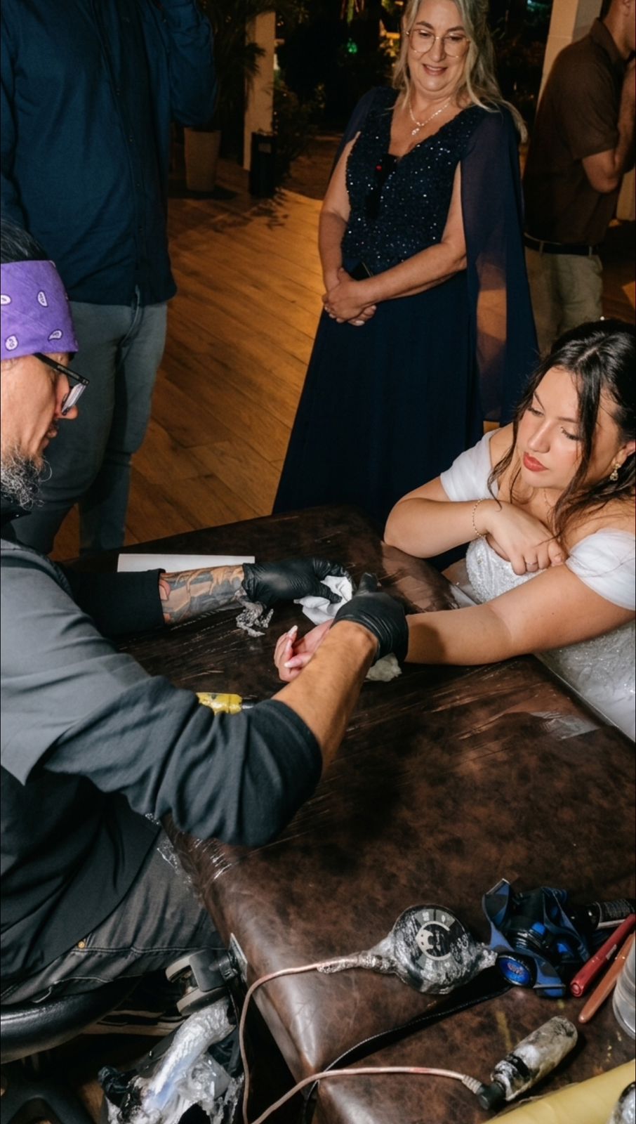 Tatuagem ao vivo no casamento